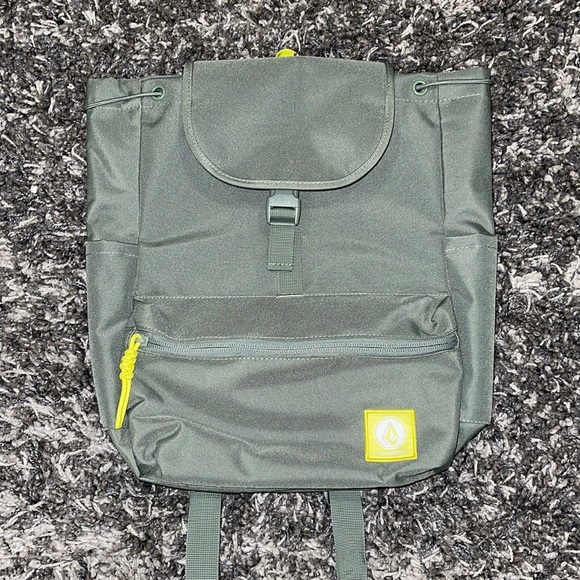 New VOLCOM Vol Stone Drawstring Bag (Backpack) in Light Army Green - Picture 3 of 15